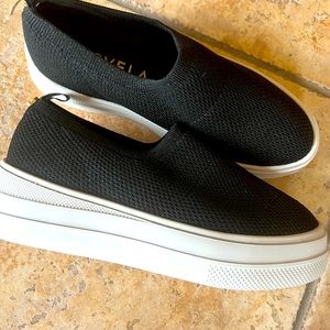 Women’s Carvel La slip on sneakers